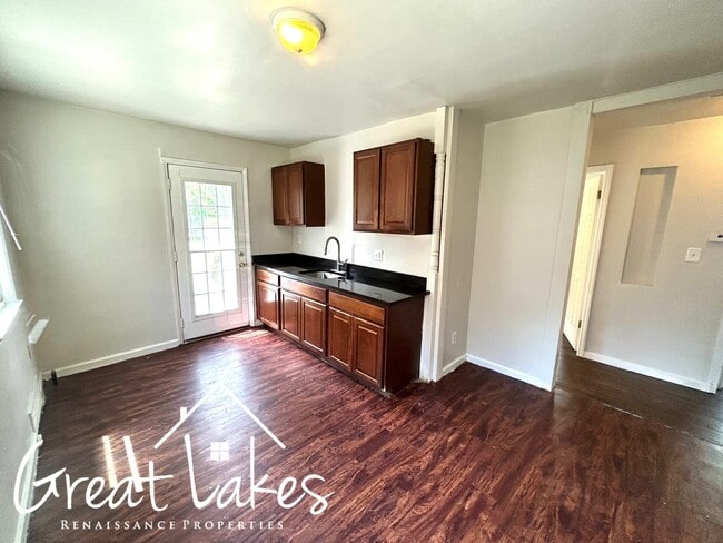 23121 Oakwood Ave in Eastpointe, MI - Building Photo - Building Photo