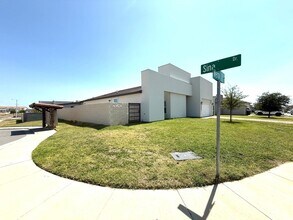 6001 Vero Dr in Laredo, TX - Building Photo - Building Photo