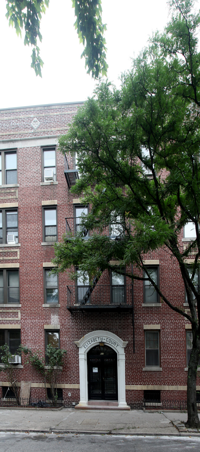 Elizabeth-Court in Ridgewood, NY - Foto de edificio - Building Photo