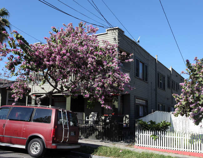 1119 N Loma Vista Dr in Long Beach, CA - Building Photo - Building Photo