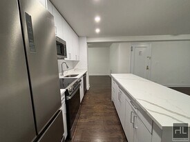 FIFTH AVENUE, Unit 1A in New York, NY - Building Photo