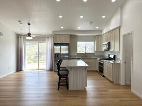 30205 Piebald Ct in Tehachapi, CA - Building Photo - Building Photo