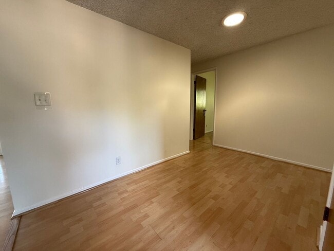 9235 Creemore Dr in Glendale, CA - Building Photo - Building Photo
