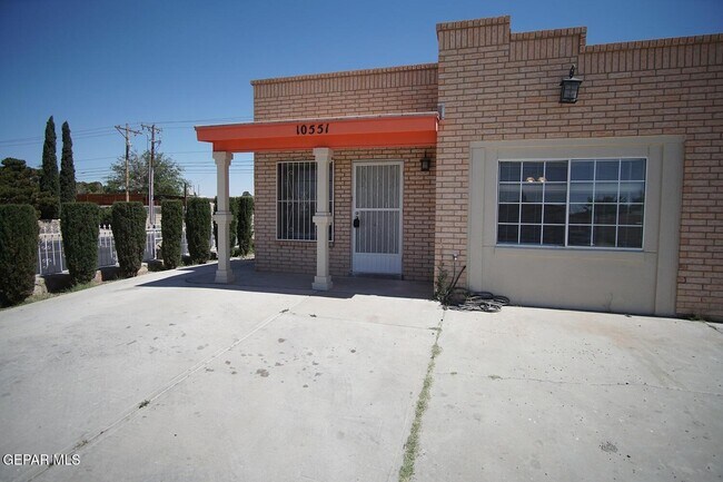 property at 10551 Kinross Ave