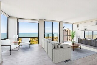 345 W Fullerton Pkwy in Chicago, IL - Building Photo - Building Photo