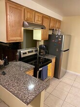 1215 Amethyst St in Redondo Beach, CA - Foto de edificio - Building Photo