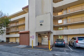 8870 Fontainebleau Blvd in Miami, FL - Building Photo - Building Photo