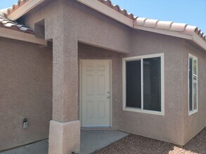 733 Grande Ronde Ct in Las Vegas, NV - Building Photo - Building Photo