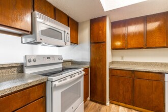 Midland Village Apartments in Midland, TX - Foto de edificio - Interior Photo