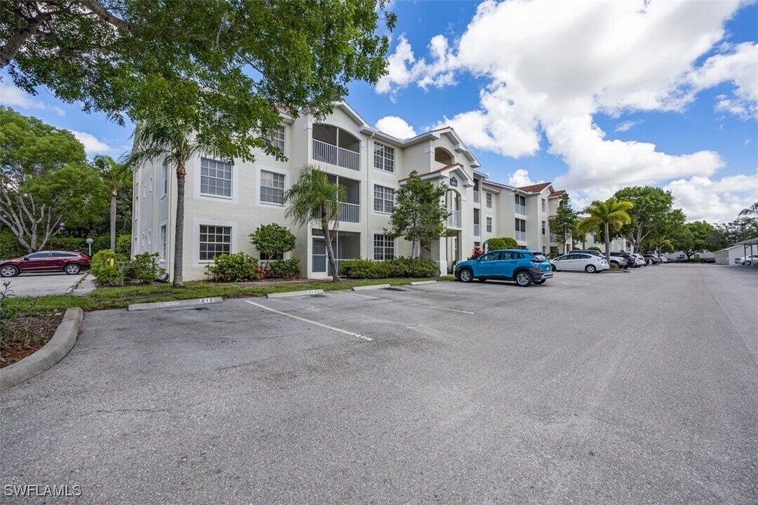 4635 St Croix Ln in Naples, FL - Foto de edificio