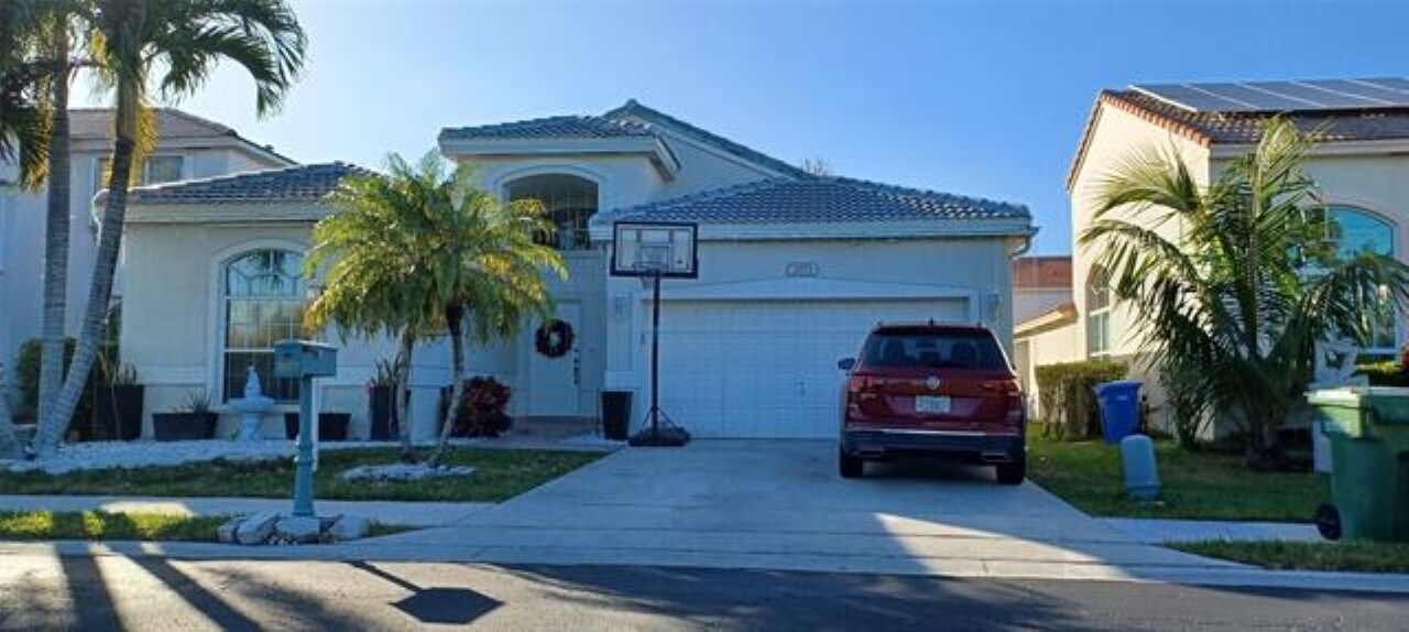 3071 Dogwood Ln in Margate, FL - Building Photo