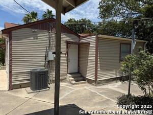 1334 W Lullwood Ave in San Antonio, TX - Building Photo - Building Photo