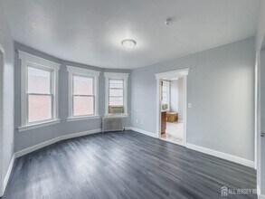 556 Roosevelt Ave-Unit -2 in Carteret, NJ - Building Photo - Building Photo
