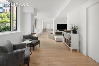 404 E 76th St in New York, NY - Building Photo - Building Photo