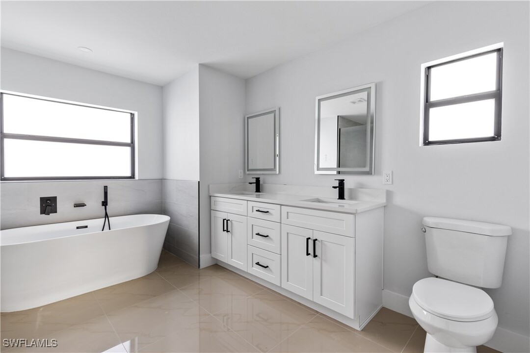 452 Mercedes Ct in Lehigh Acres, FL - Building Photo