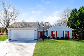 2104 Heather Glen Ln in Charlotte, NC - Building Photo - Building Photo