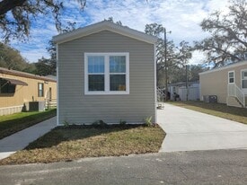 5552 Annette St in Zephyrhills, FL - Building Photo