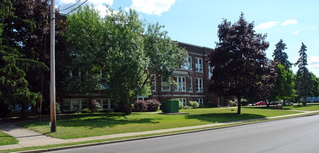 Brick School Terrace in Syracuse, NY - Foto de edificio - Building Photo