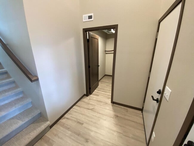 216 S Elmwood Ave in Sioux Falls, SD - Building Photo - Building Photo