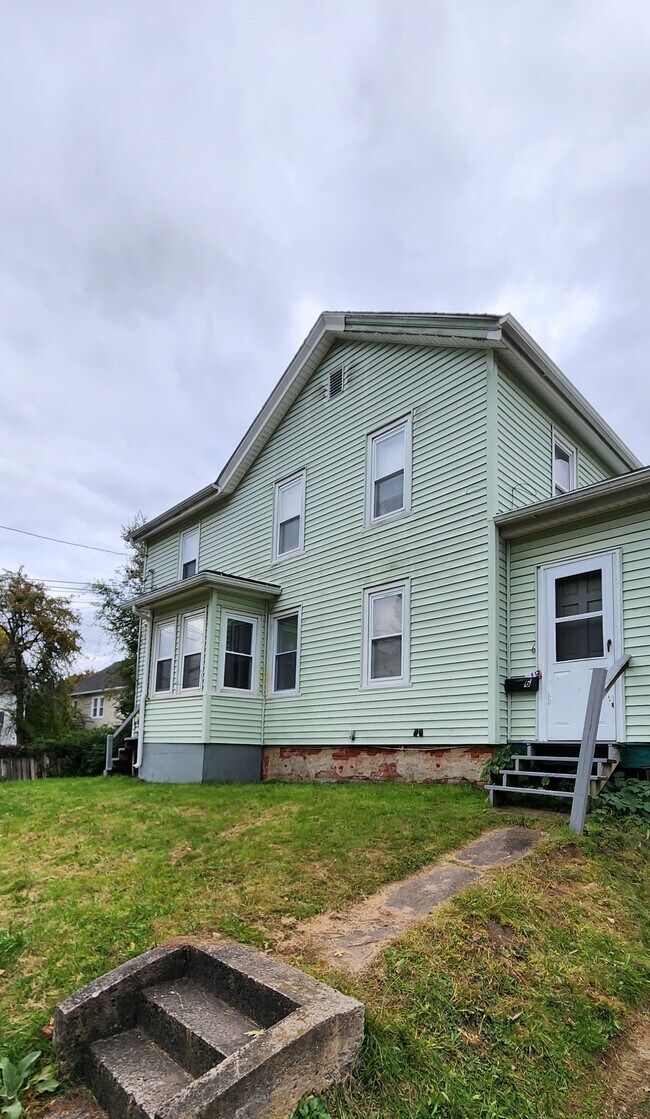 8 White St Rentals in Enfield, CT