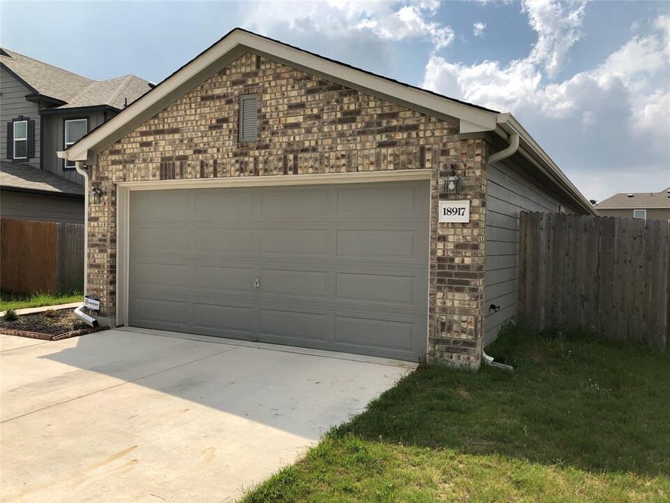 18917 James Carter Jr St in Manor, TX - Building Photo