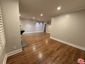 18148 Hartland St in Los Angeles, CA - Building Photo - Building Photo