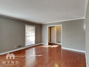 990 Lynhurst Dr SW in Atlanta, GA - Building Photo - Building Photo