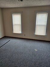 573 Allyn St, Unit #2 in Akron, OH - Foto de edificio - Building Photo