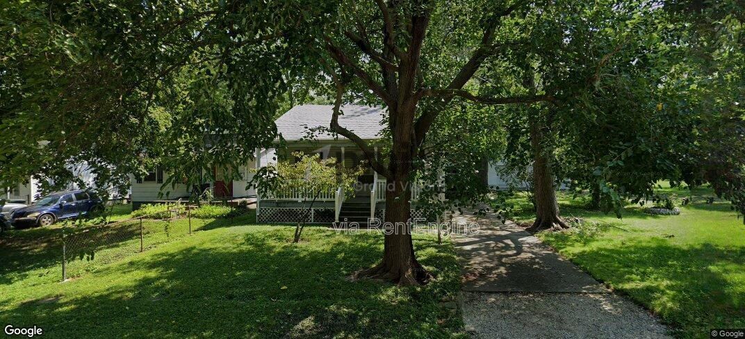 1737 E Whitmer St in Decatur, IL - Building Photo