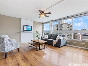 2421 Tusitala St in Honolulu, HI - Building Photo - Building Photo