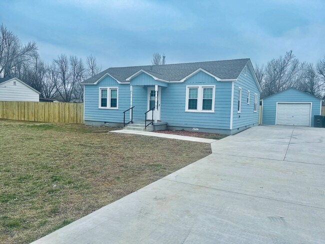 property at 3924 Thomas Dr