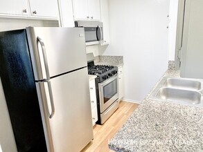 9801 Tabor St, Unit 102 in Los Angeles, CA - Building Photo - Building Photo