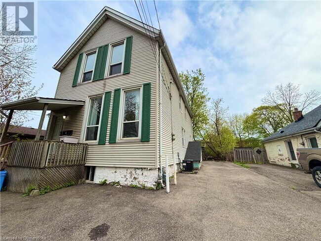 17 Duff St in Hamilton, ON - Building Photo - Building Photo