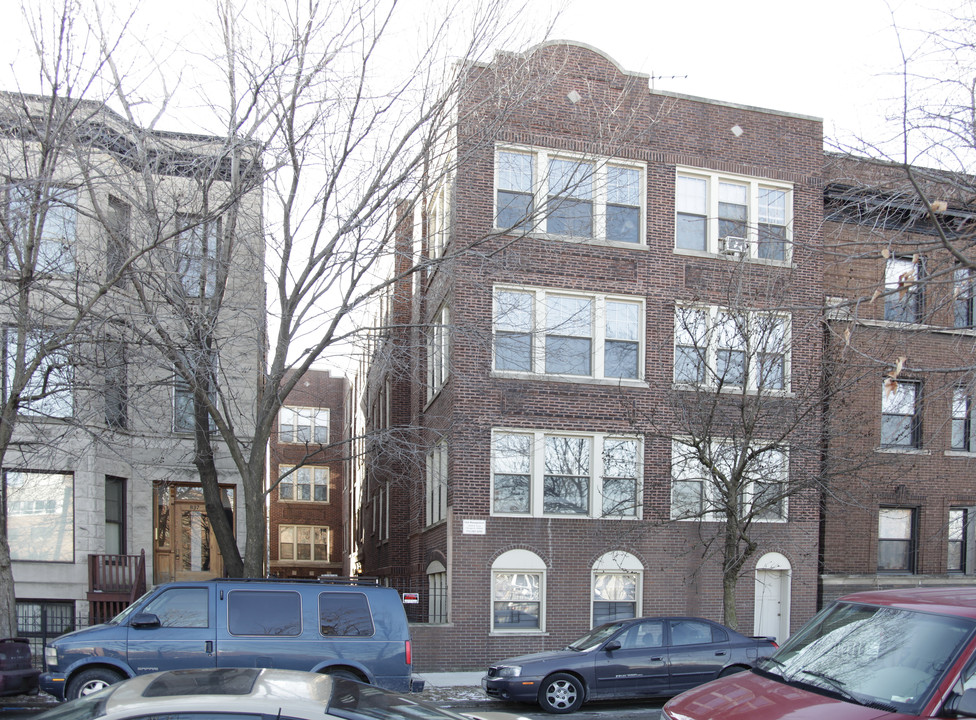 839 W Dakin St in Chicago, IL - Building Photo