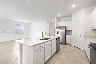 20524 Copperhead Dr in Lehigh Acres, FL - Foto de edificio - Building Photo