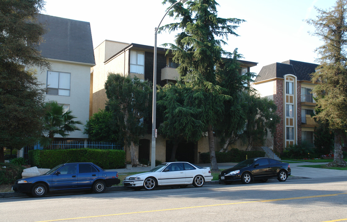 Residential Condominium in Los Angeles, CA - Building Photo