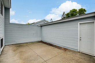 12115 Drake St NW in Minneapolis, MN - Building Photo - Building Photo