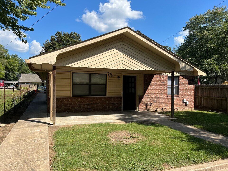 921 Callie Ave in Tahlequah, OK - Building Photo
