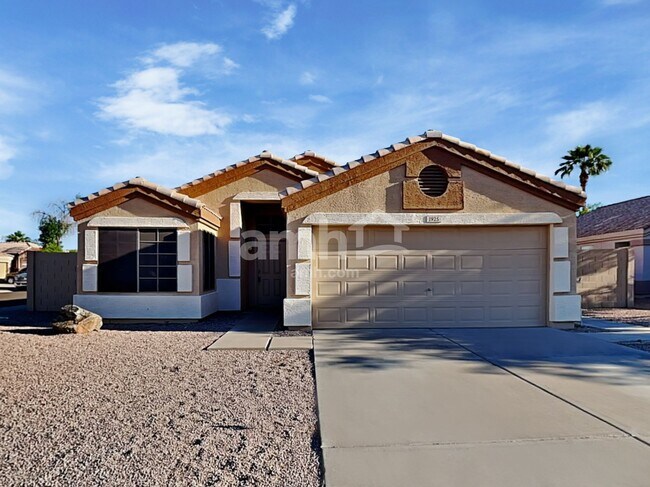 1925 E Palomino Dr