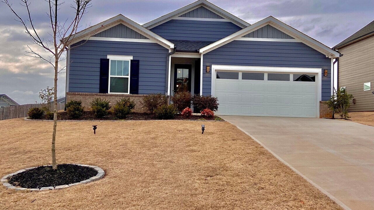 178 Redcroft Dr in Greer, SC - Building Photo