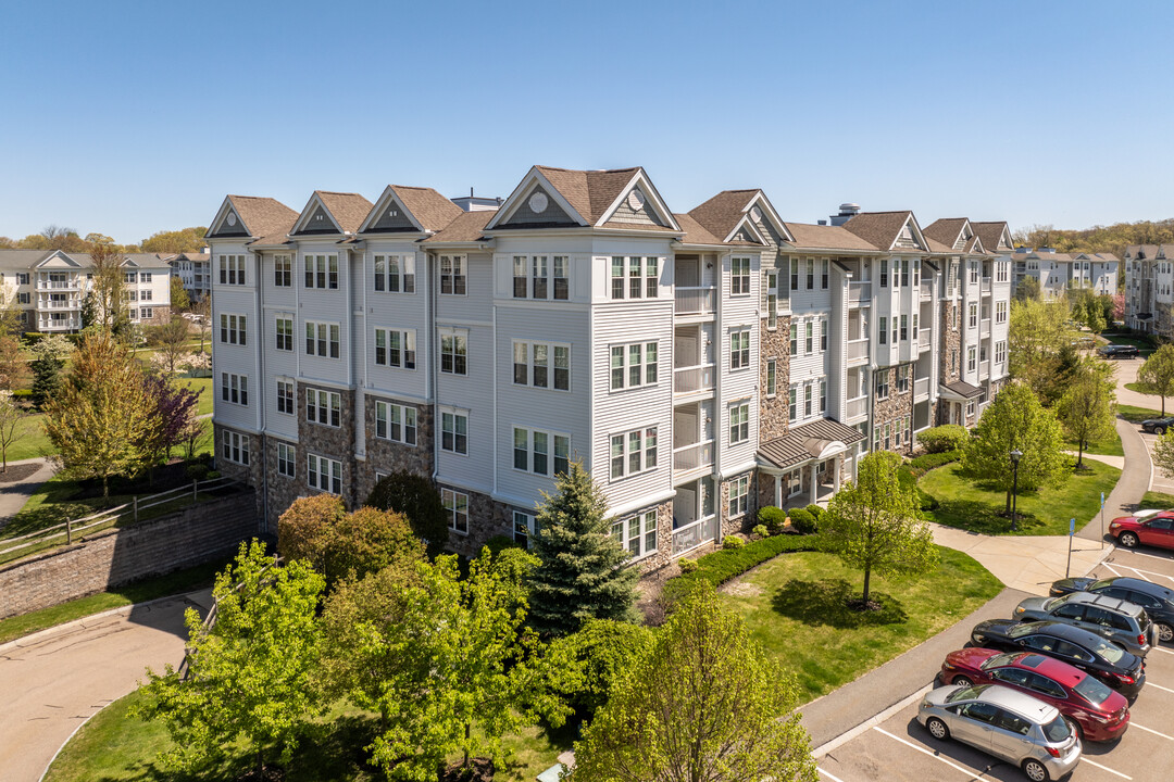 Jonathans Landing in Braintree, MA - Building Photo