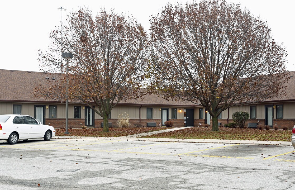 Abundant Life of Perrysburg 2 in Perrysburg, OH - Building Photo