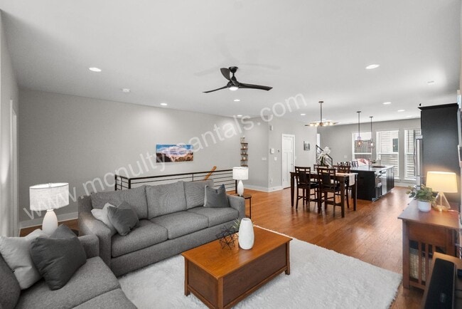 property at 324 Uptown W Dr