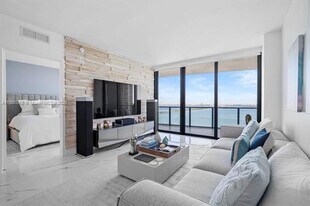 81 NW 44th St in Miami, FL - Building Photo