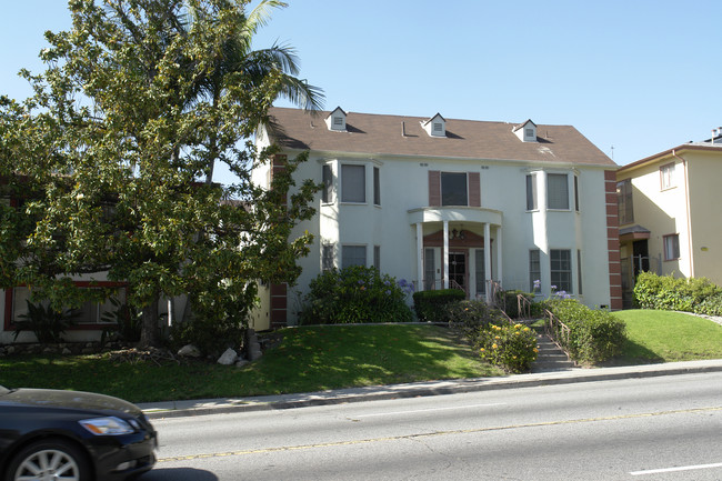 4925 Beverly Blvd in Los Angeles, CA - Foto de edificio - Building Photo