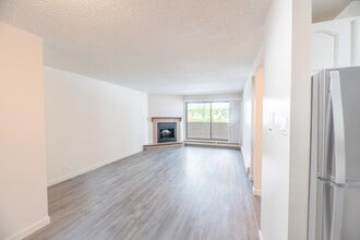 Glenmore Estates in Calgary, AB - Building Photo - Building Photo