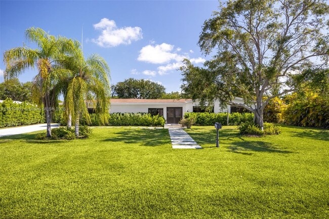 8401 SW 142nd St in Palmetto Bay, FL - Building Photo - Building Photo