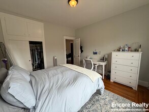 175 Harvard St, Unit 2 in Brookline, MA - Building Photo - Building Photo