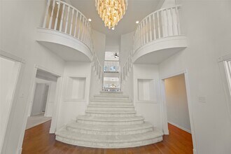 15510 Misty Hollow Dr in Houston, TX - Building Photo - Building Photo