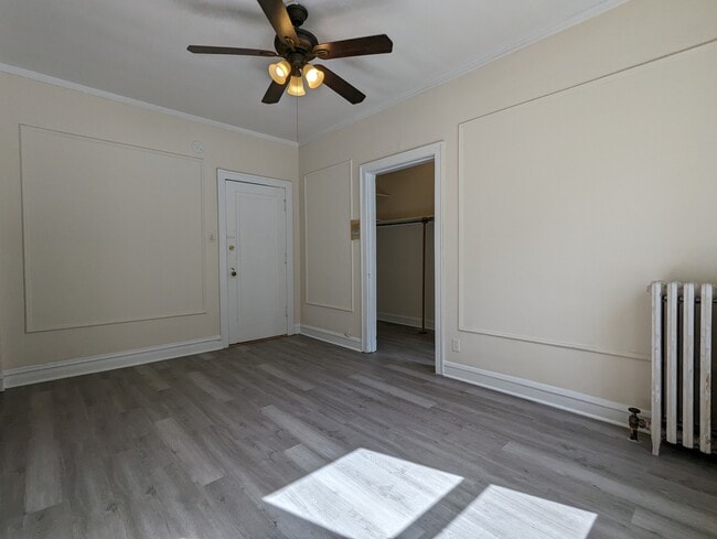 2825 N Burling St, Unit 2827-204